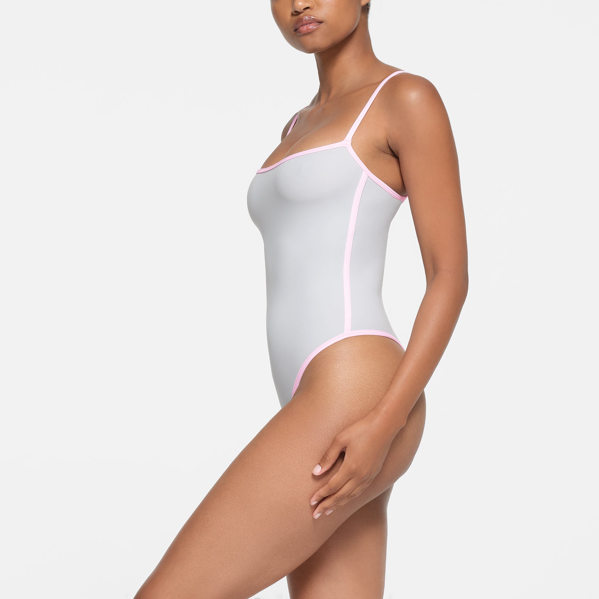 CONTRAST TRIM SCOOP NECK BODYSUIT - Image 2