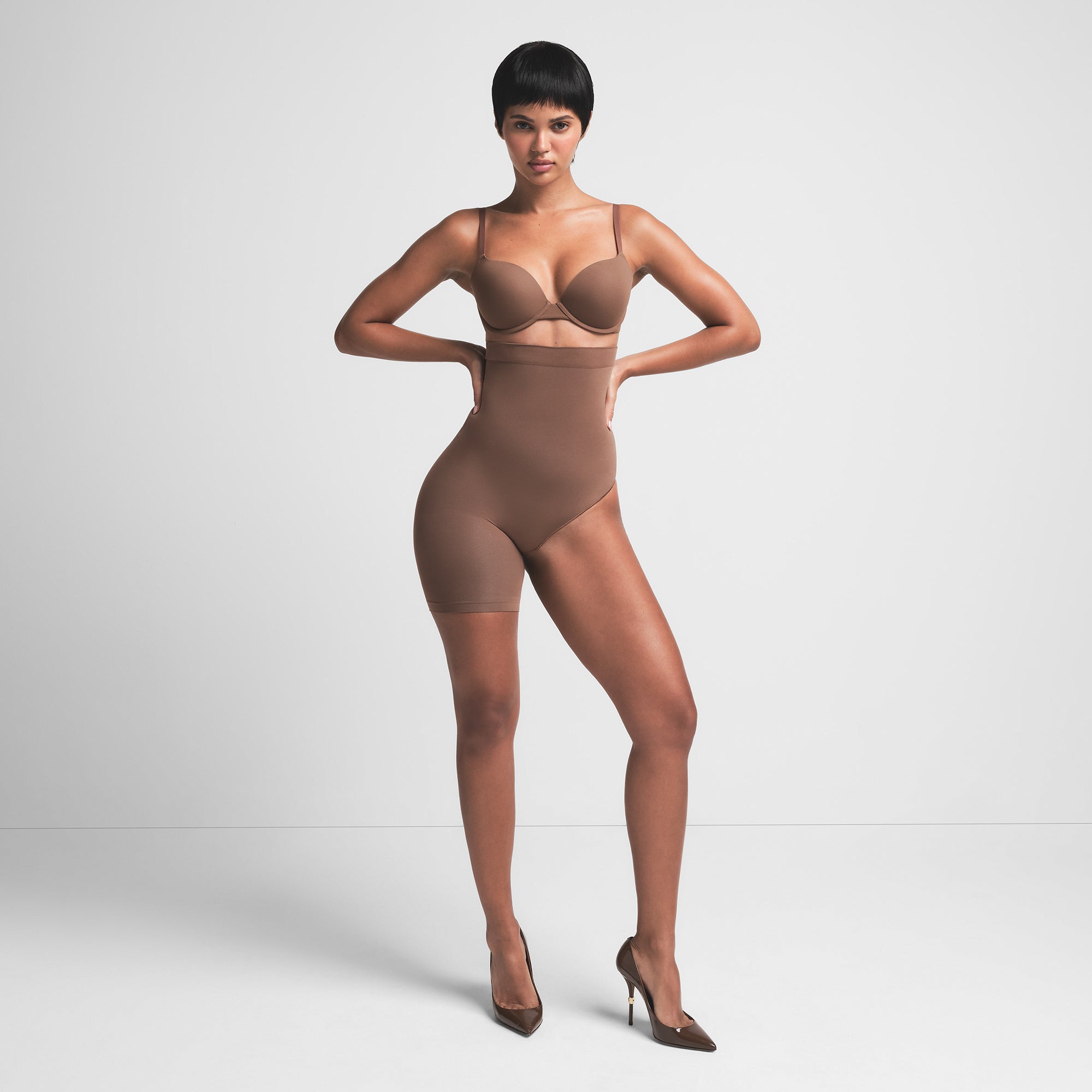 SEAMLESS SCULPT SOLUTION SHORT LEFT LEG EXPOSED