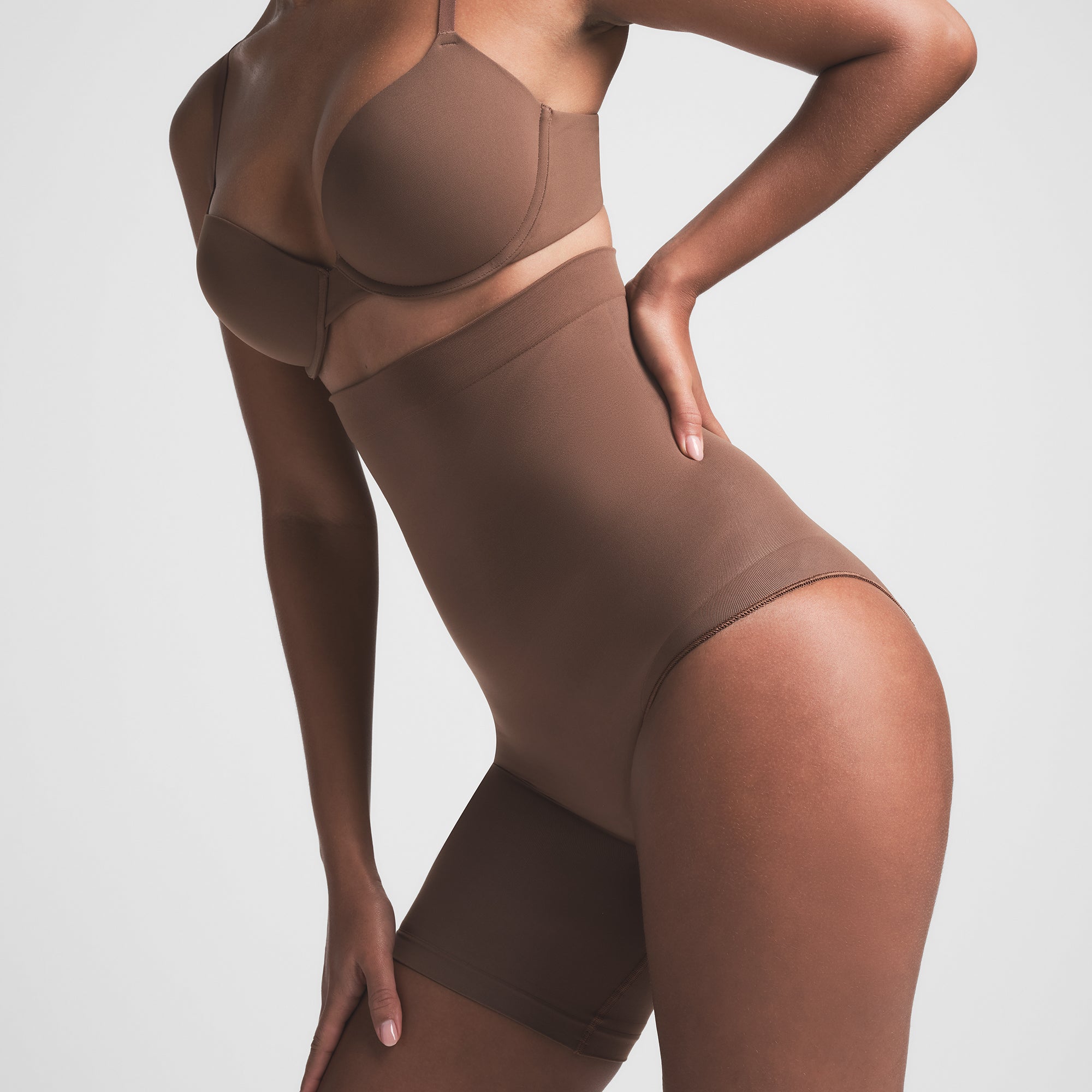 SEAMLESS SCULPT SOLUTION SHORT LEFT LEG EXPOSED - Image 2