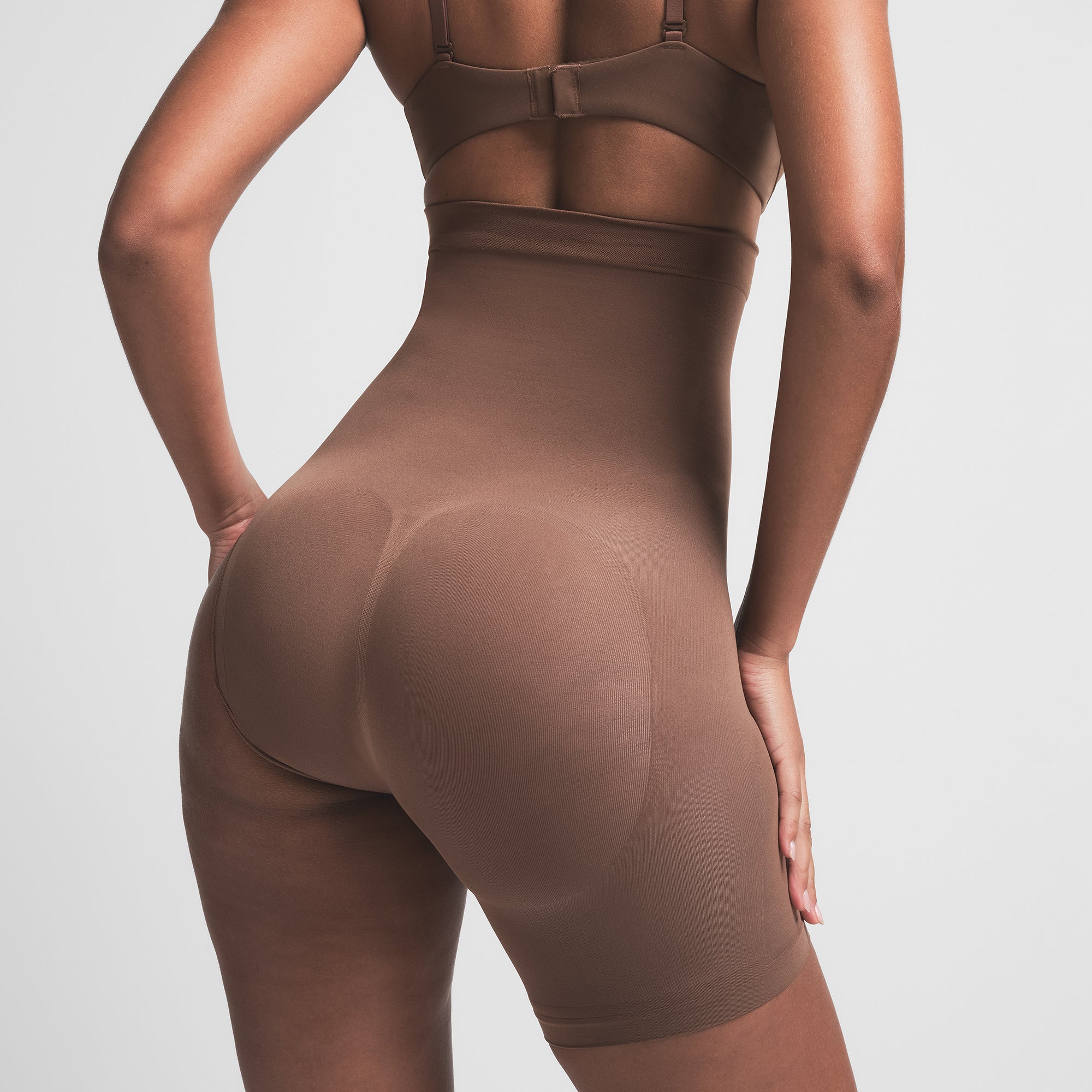 SEAMLESS SCULPT SOLUTION SHORT LEFT LEG EXPOSED - Image 6
