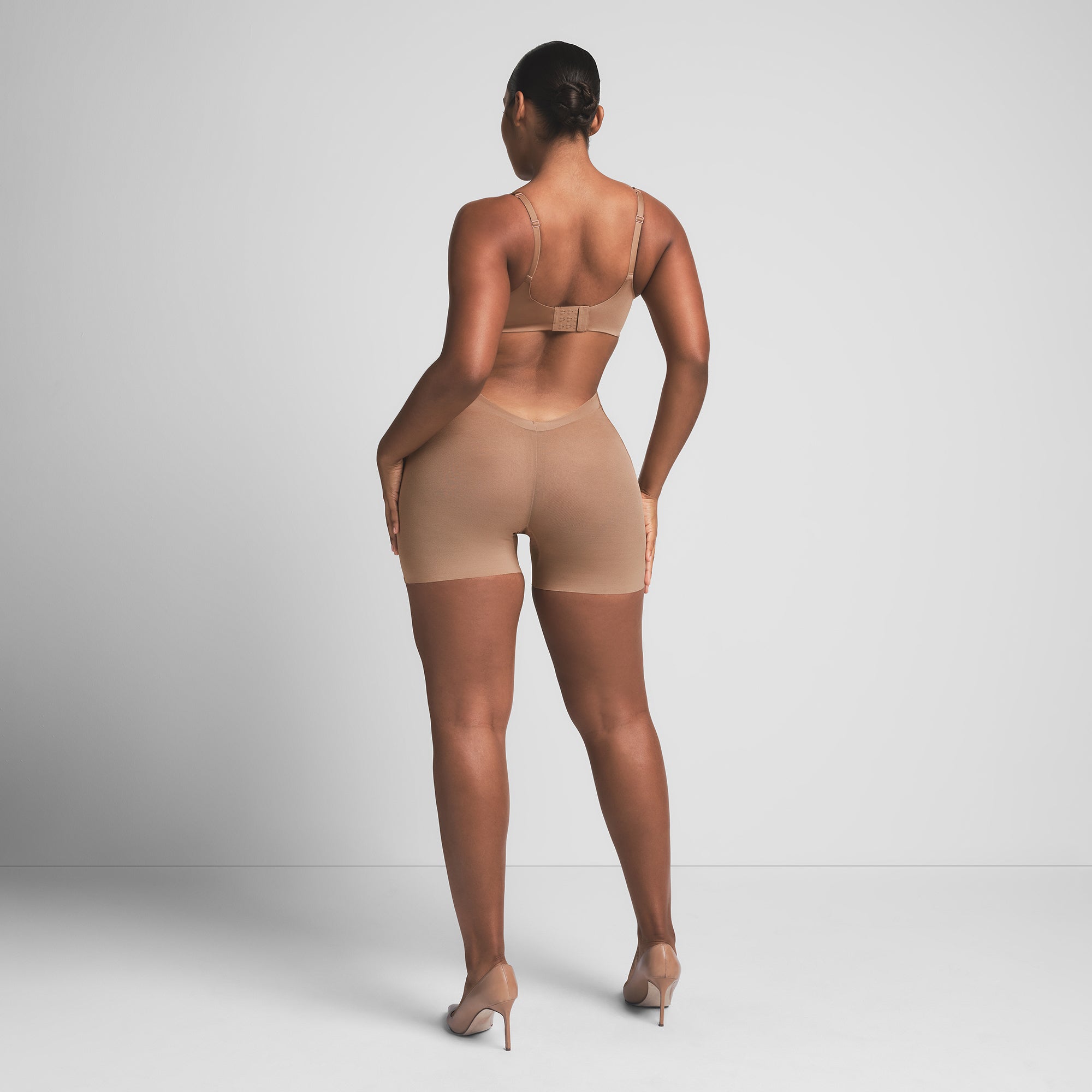 LOW BACK SHORT - Image 3