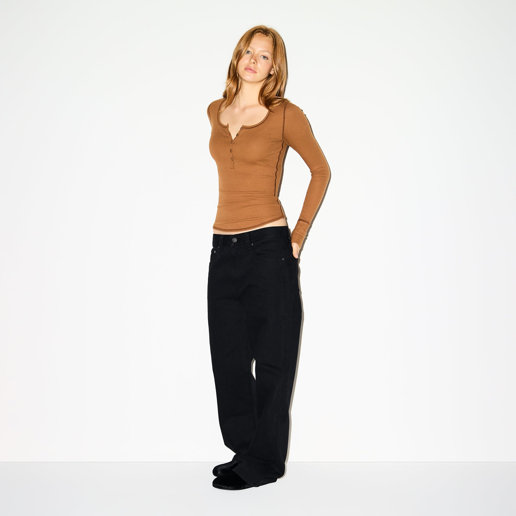 SCOOP NECK HENLEY