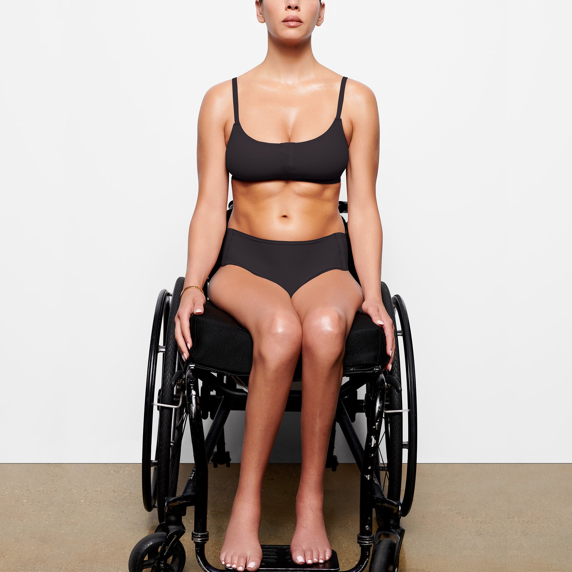 ADAPTIVE SCOOP BRALETTE
